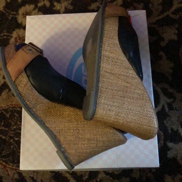 Black sling back wedge - Picture 5 of 5
